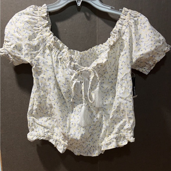 White Floral Cropped top - Picture 1 of 4